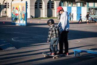 Rayen Utley Teaching Skatebaording